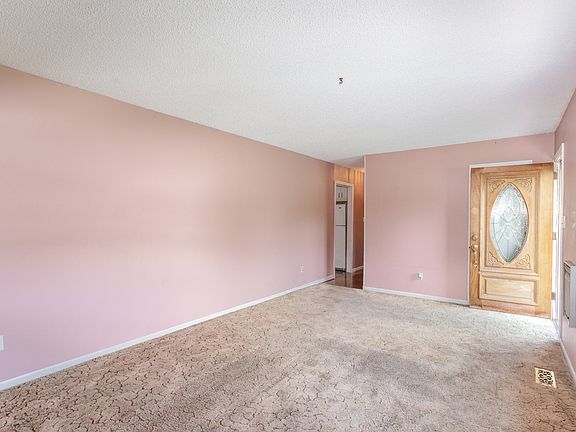 3rd image of 525 Lincoln Dr