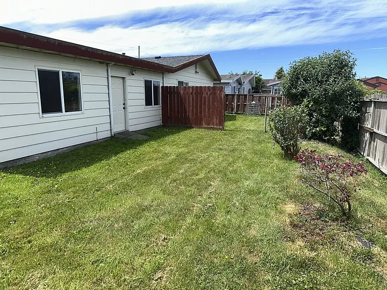 1640 Stromberg Ave — Photo 31