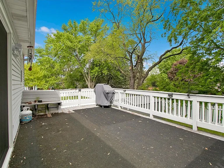 2080 Maplewood Cir — Photo 12