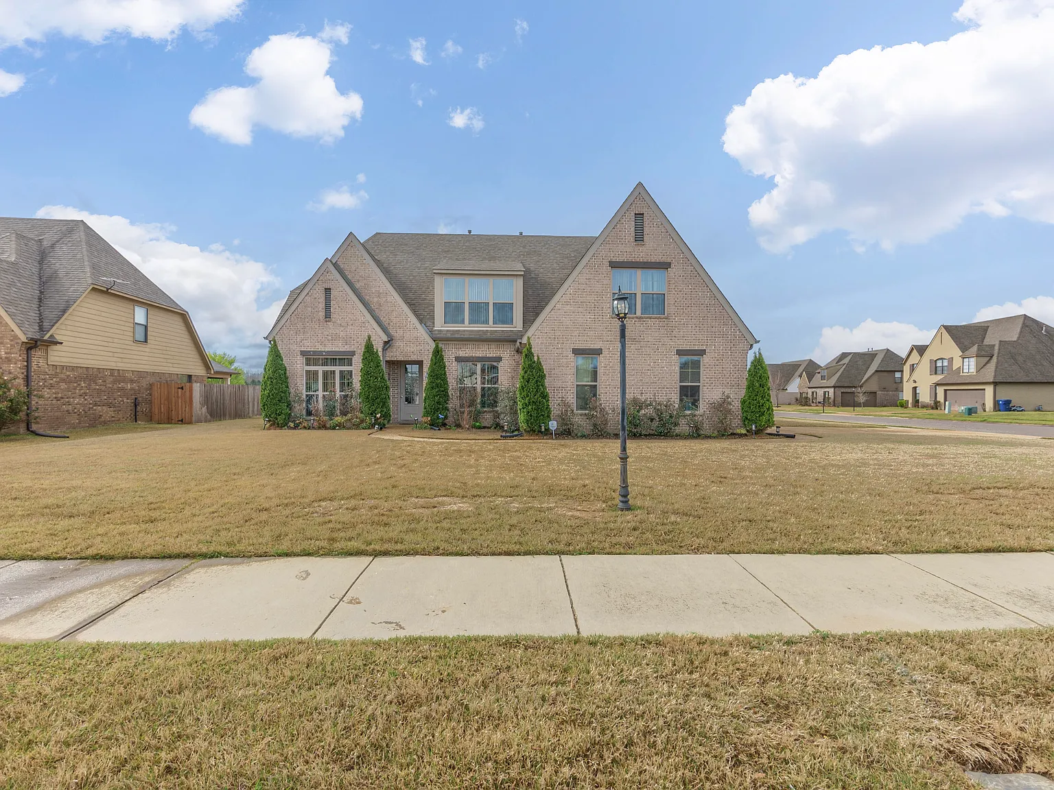 6 bed, 2800 sqft, $3,250 — Photo 2
