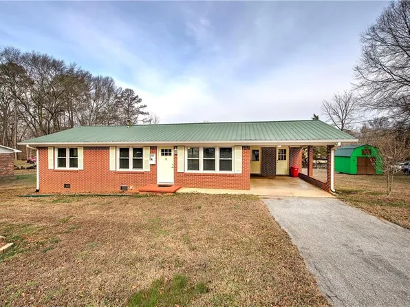 97 Pine Grove Cir NW, Adairsville, GA 30103
