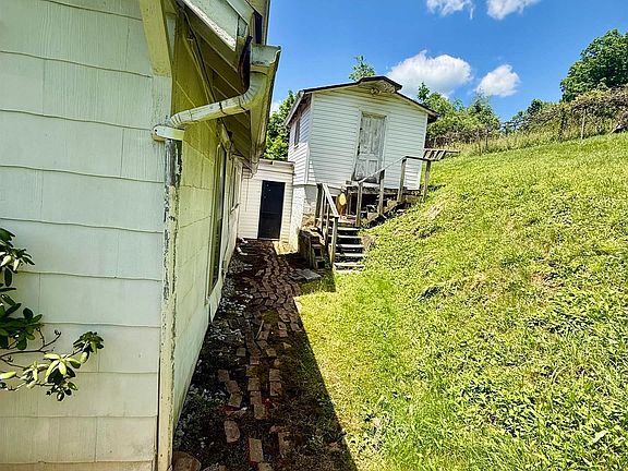 4th image of 45 Blake Ave