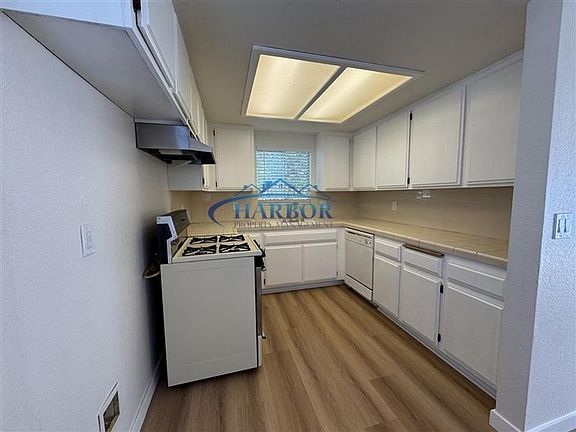 2nd image of 961 W 1st St