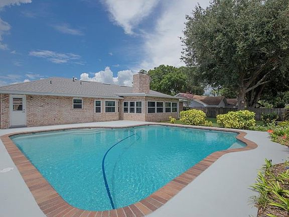 2nd image of 2125 Edgewater Cir