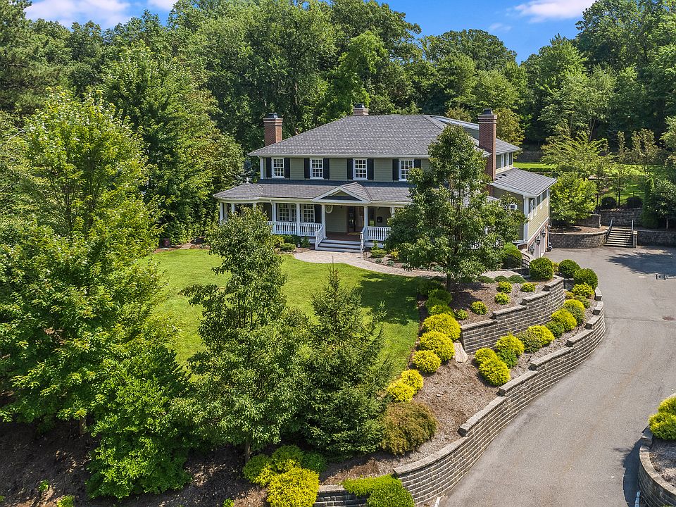 1st image of 17 Far Brook Dr