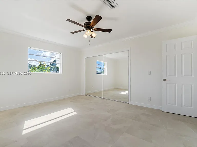 232 SE 6th St — Photo 31