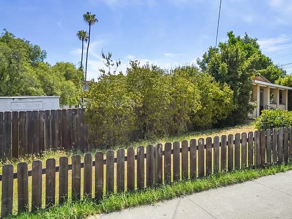 4th image of 4451 Parks Ave