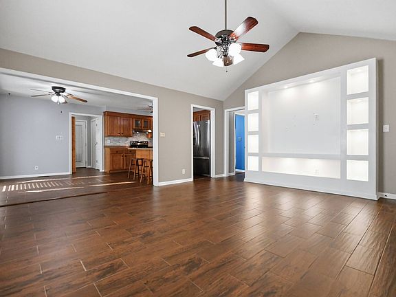 3rd image of 3515 Clearwater Dr