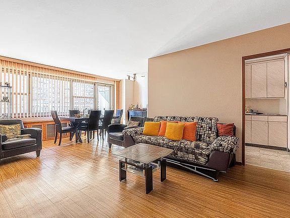 4th image of 2925 W 5th St APT 6E