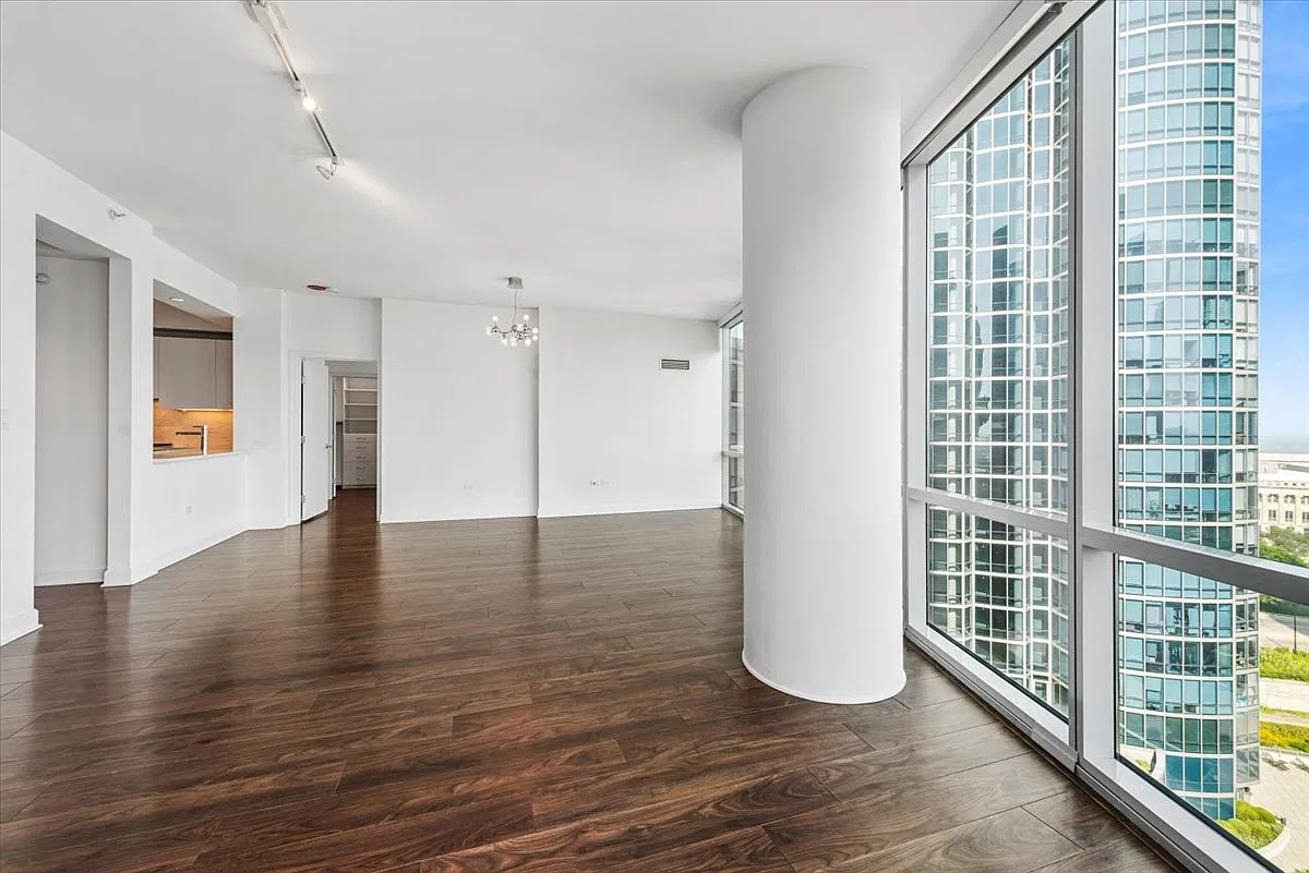 2 bed, 1639 sqft, $5,300 — Photo 4