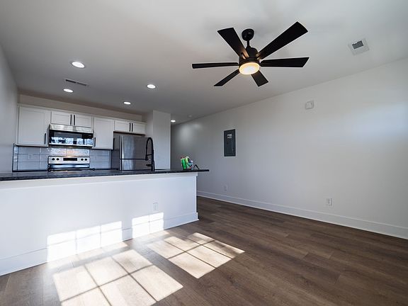 4th image of 421-445 N 1st St #427