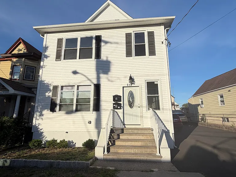 115 Wallington Ave — Photo 12