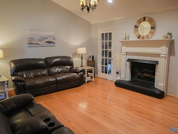 3rd image of 100 Brenna Ln