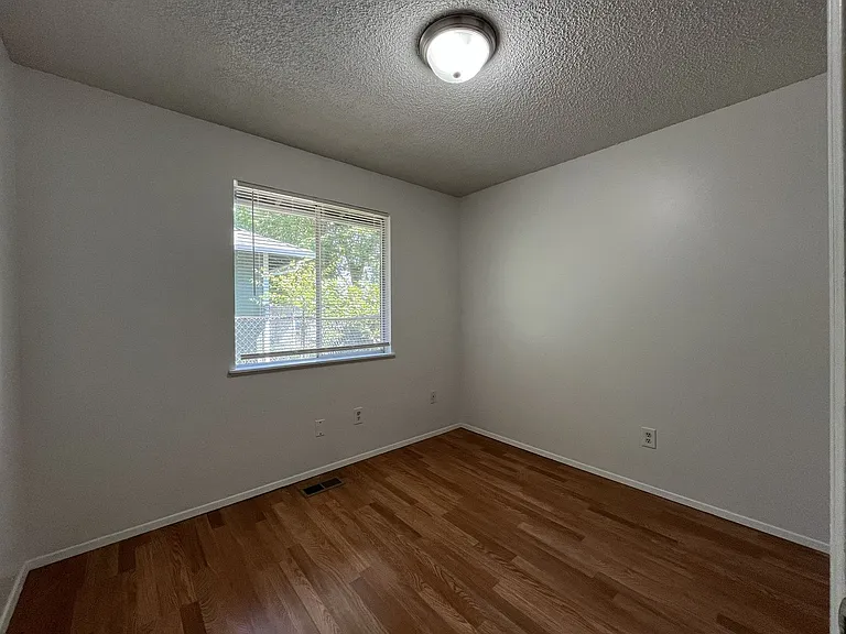 687 SE Barnes Ave — Photo 28
