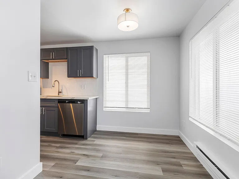 The Hallmark Apartments — Photo 10