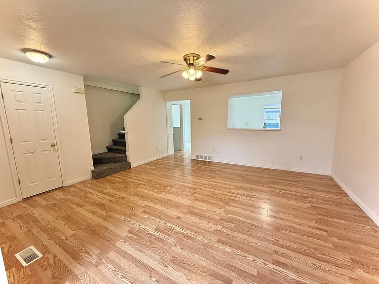 533 S 450 E — Photo 2