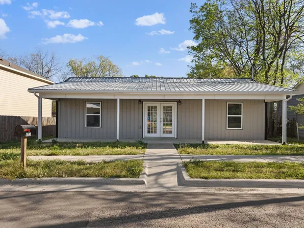 805 S 4th St, Bonham, TX 75418