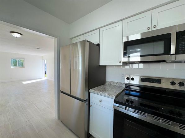 3221 NE 7th Ave APT C