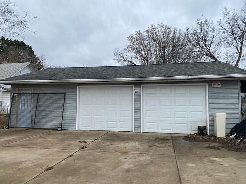 2nd image of 1224 E Dakota Ave
