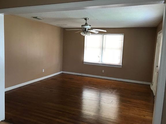 3rd image of 1033 W Olive St