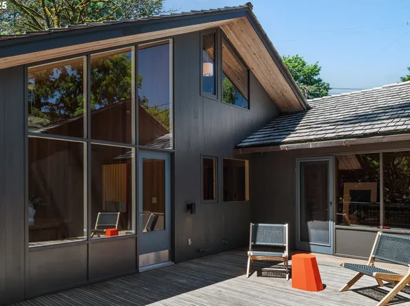 2748 SW Talbot Rd, Portland, OR 97201