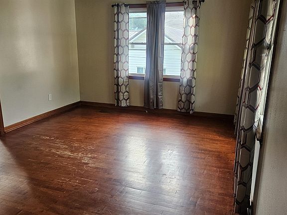 5th image of 389 Monroe Ave