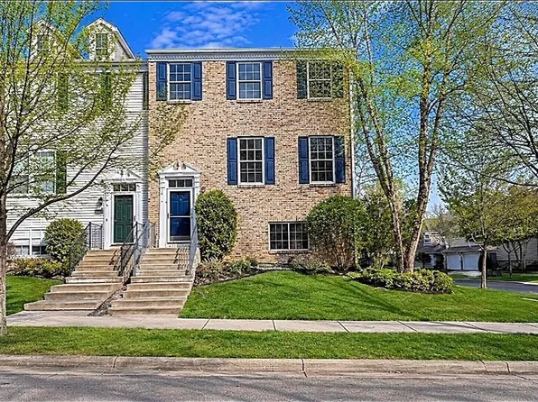9980 Wildflower Dr, Eden Prairie, MN 55347