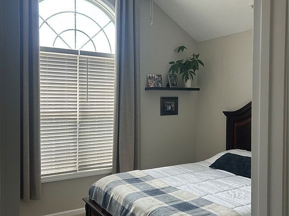 5th image of 179 Fallingleaf Dr