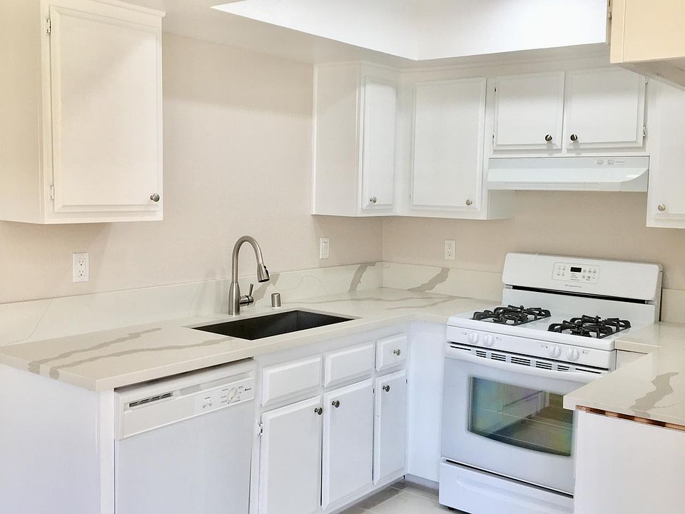 1st image of 544 E Tujunga Ave