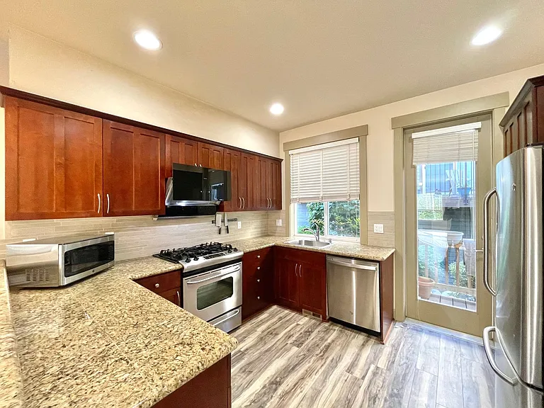 2115 201st Pl SE #B2 — Photo 7