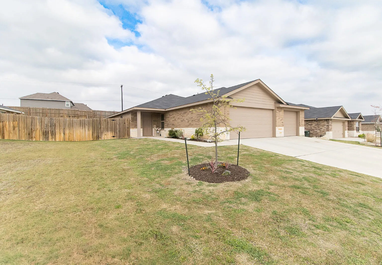 3 bed, 2.0 bath, 1760 sqft, $1,925 — Photo 4