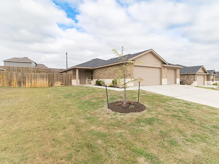 1715 Dryden Ave — Photo 4