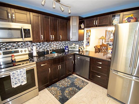 3rd image of 1402 NW 80th Avenue #308