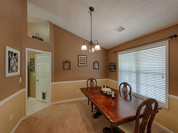 4th image of 212 Oak Hollow Ct