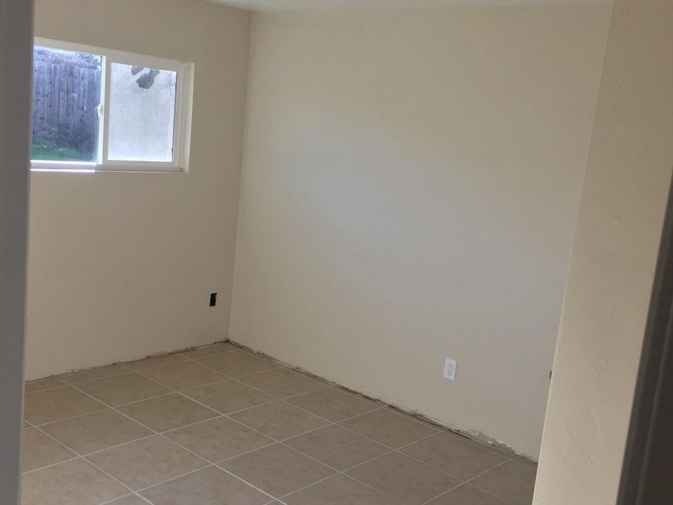 New clean, flooring and new energy efficient windows in all 