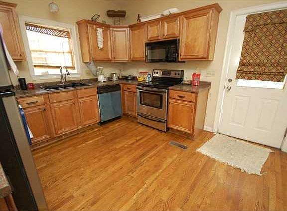 5th image of 1851 Walker Ave