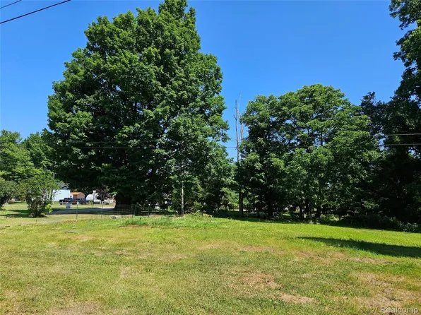 6406 12th St, Otter Lake, MI 48464
