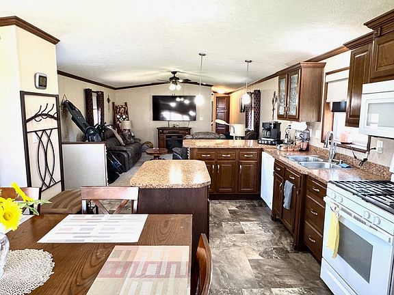 5th image of 610 Tamarack St