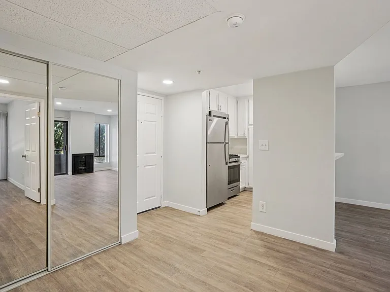 315 Virgil — Photo 30