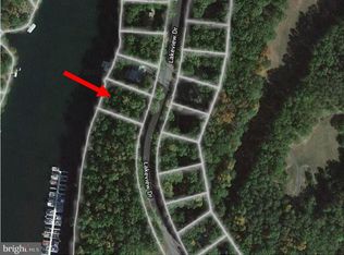 1061 Lakeview Dr, Cross Junction, VA 22625