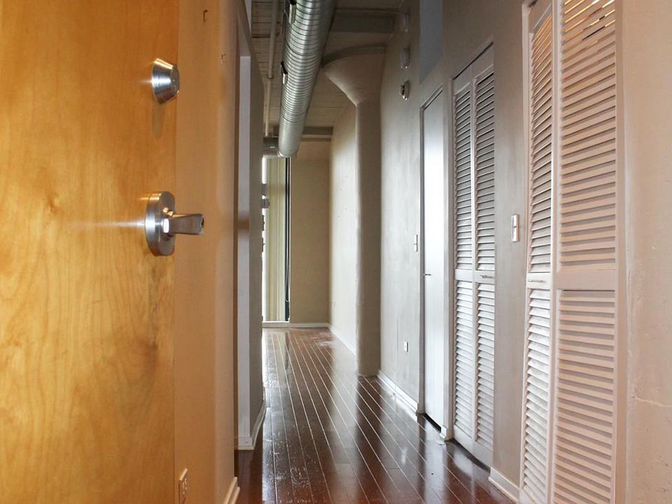 2nd image of 1525 S Sangamon St Unit 615