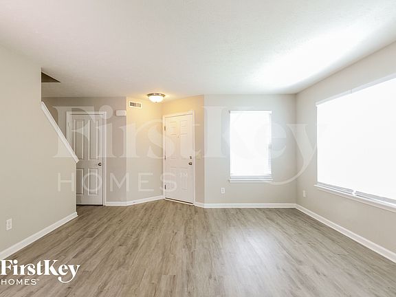 3rd image of 3521 Ashgrove Dr