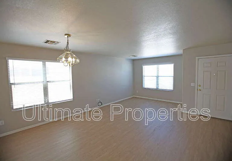 12885 N Tonya St — Photo 2