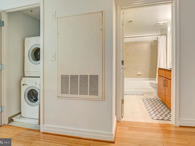 915 E St NW #1001 — Photo 33