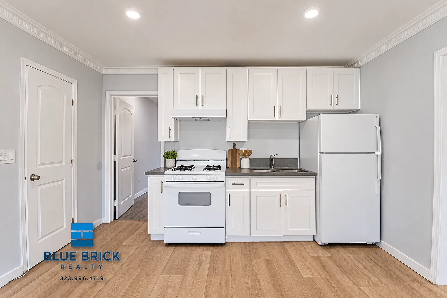Charming 2-Bedroom Near Crenshaw Blvd & Local Shopping — Photo 3
