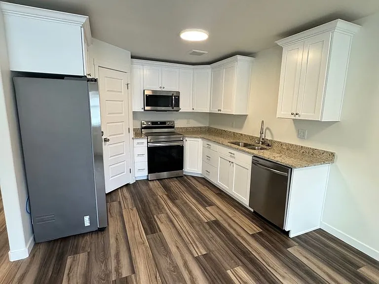 845 Golden Bear Ln — Photo 2