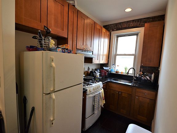 2nd image of 18 Hemenway St #3