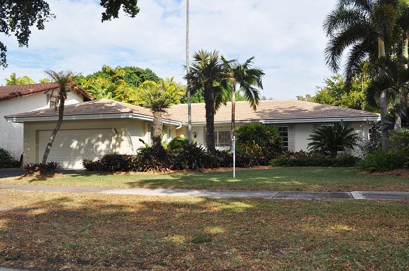1st image of 541 Bargello Ave