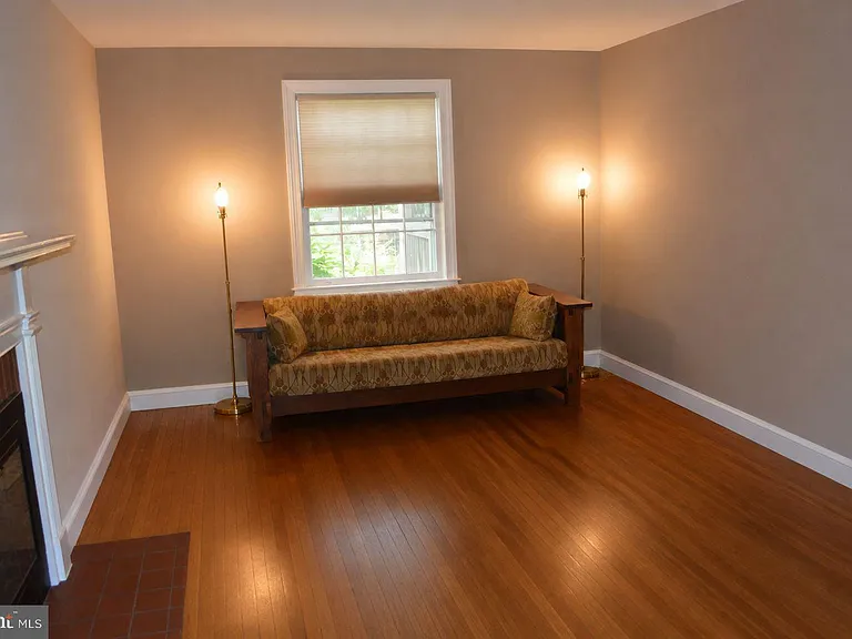 324 W Asher St — Photo 6