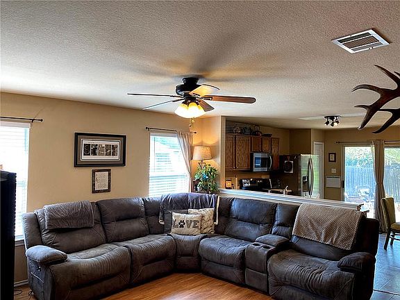 3rd image of 403 Quail Hollow Dr